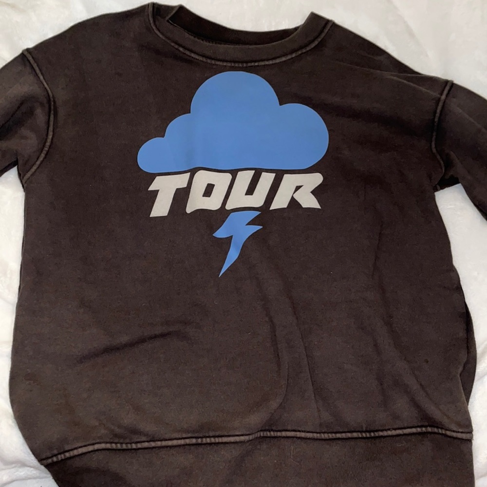 Medium TOUR sweatshirt
